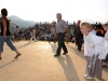 La danse continue dans le soleil couchant...